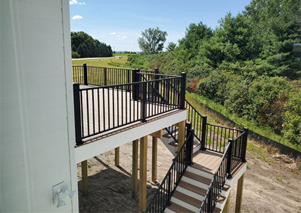 FIBERON DECKING & WESTBURY RAILING